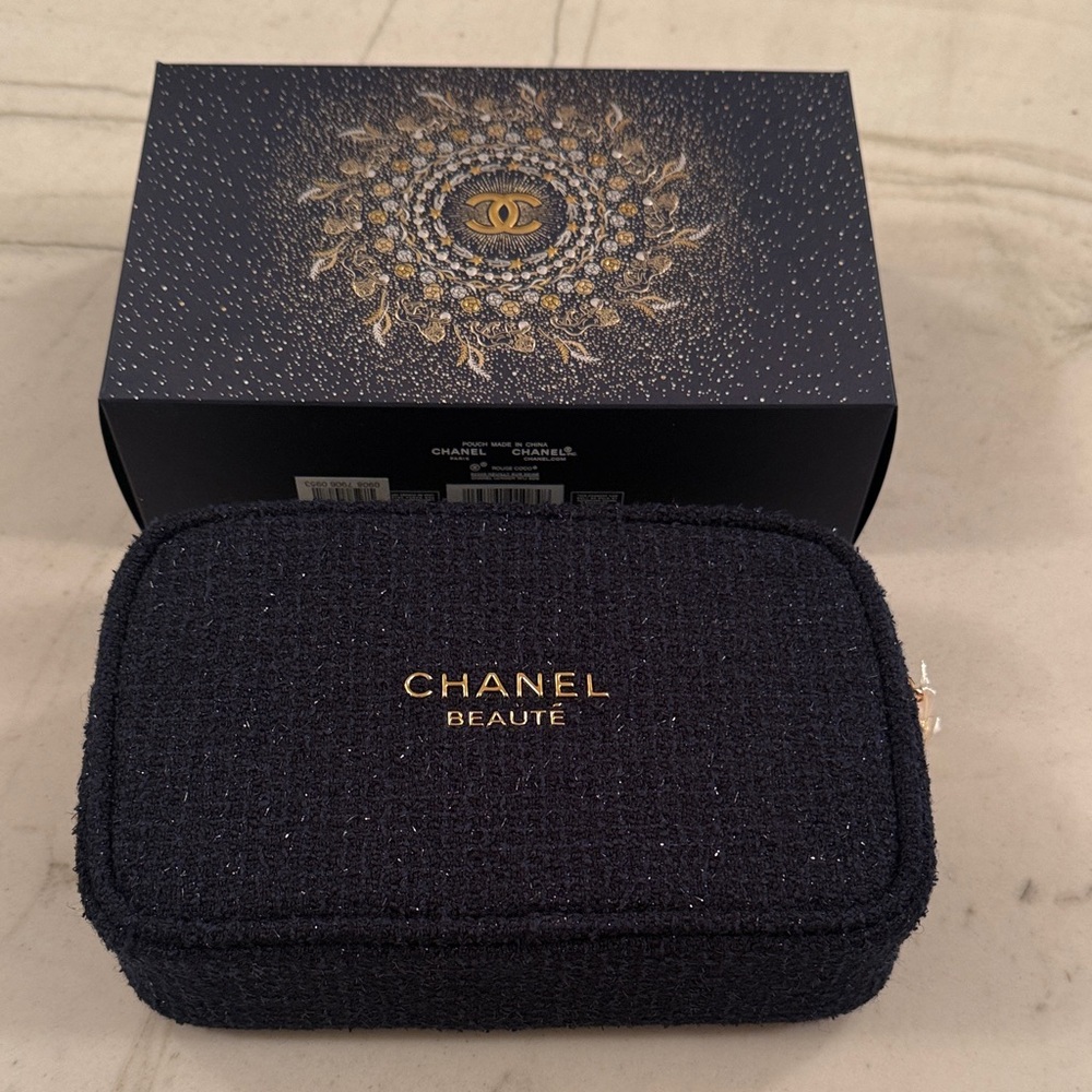 Chanel Beauté Textured Navy BluePouch with Gold Logo NWT